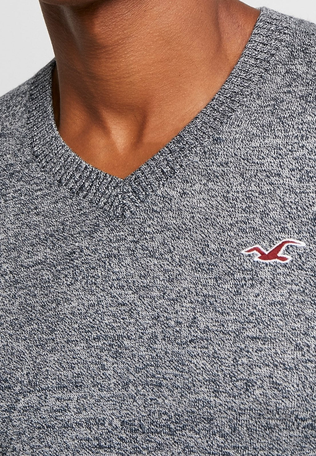 H.o.l.l.i.s.t.e.r Classic Long Sleeve V-Neck Knit grey