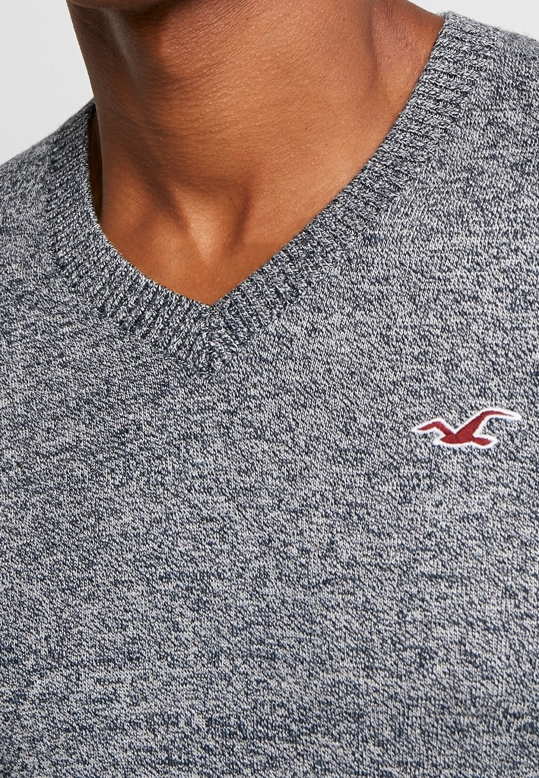 H.o.l.l.i.s.t.e.r Classic Long Sleeve V-Neck Knit grey