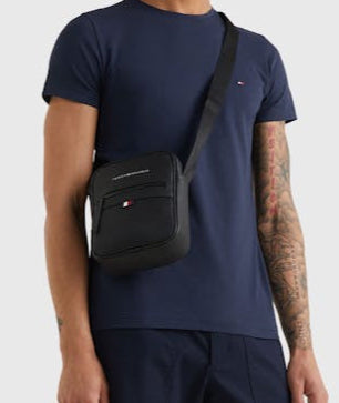 T.O.M.M.Y H.I.L.F.I.G.E.R Essential Small Reporter Bag